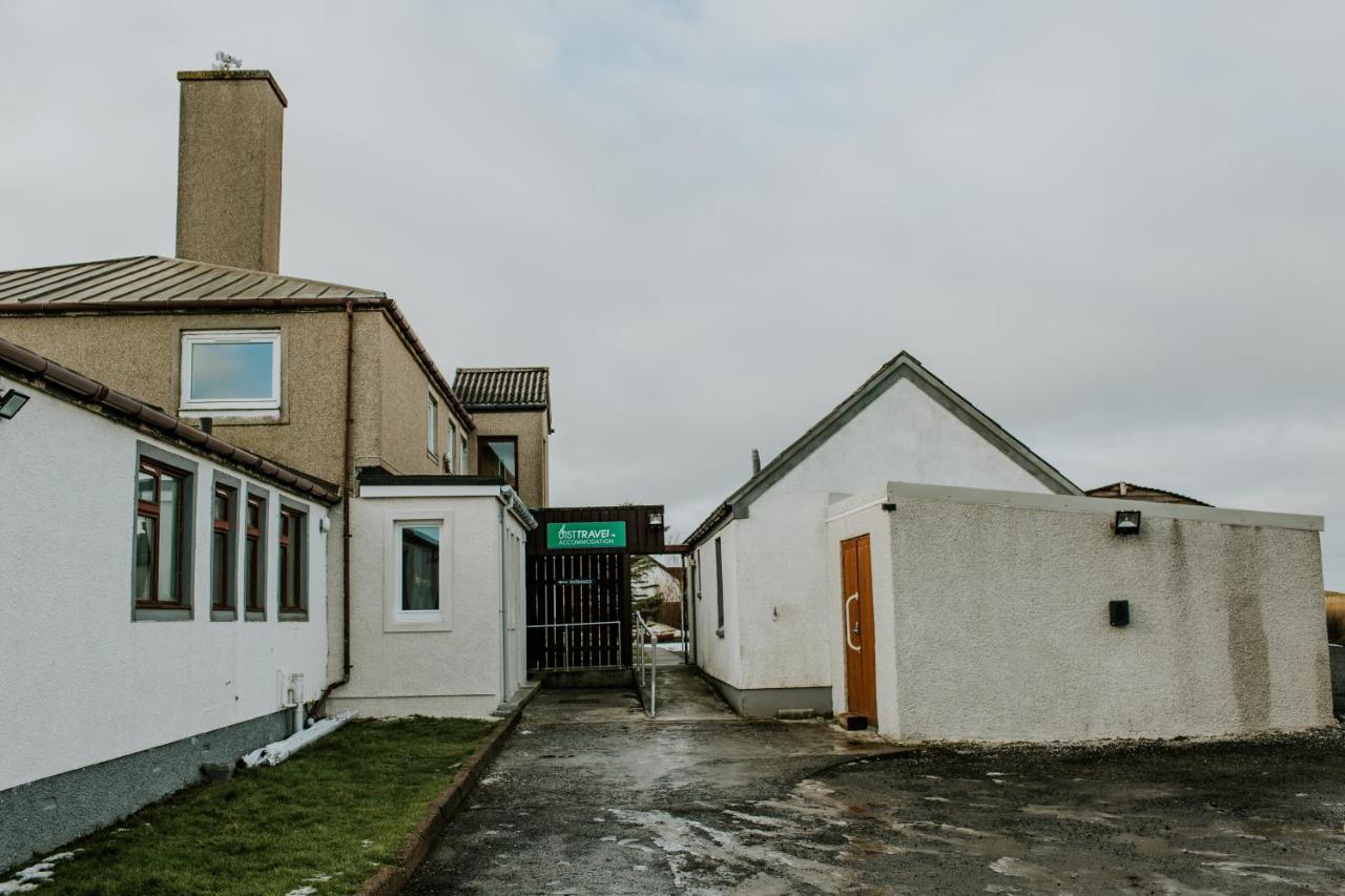 Uist Travel Accommodation Daliburgh  Bagian luar foto