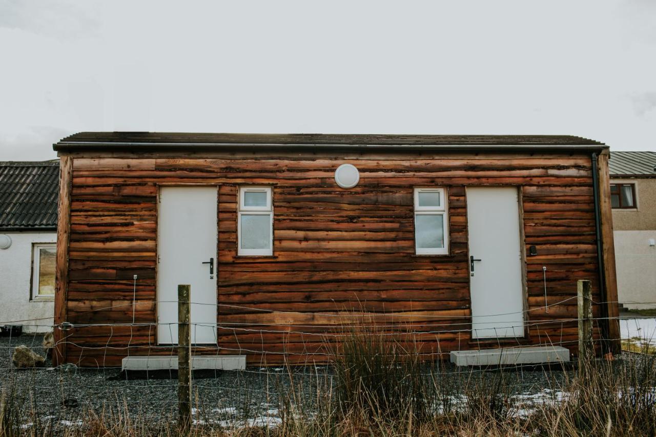 Uist Travel Accommodation Daliburgh  Bagian luar foto